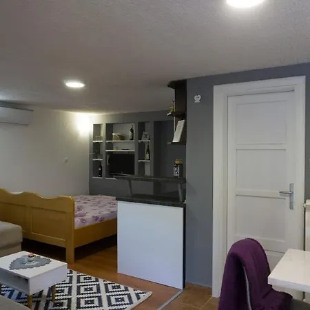 Ena Guest house *